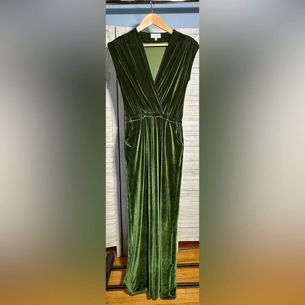 Ripley Rader Stretch Velvet Jumpsuit in Green - size 2 (fits like SMALL)